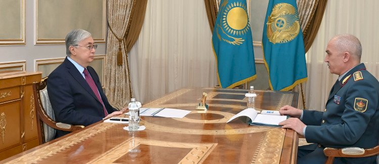 Касым-Жомарт Токаев принял министра обороны Руслана Жаксылыкова