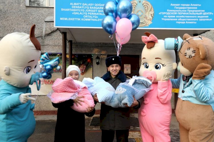 В семье алматинского пожарного родилась тройня