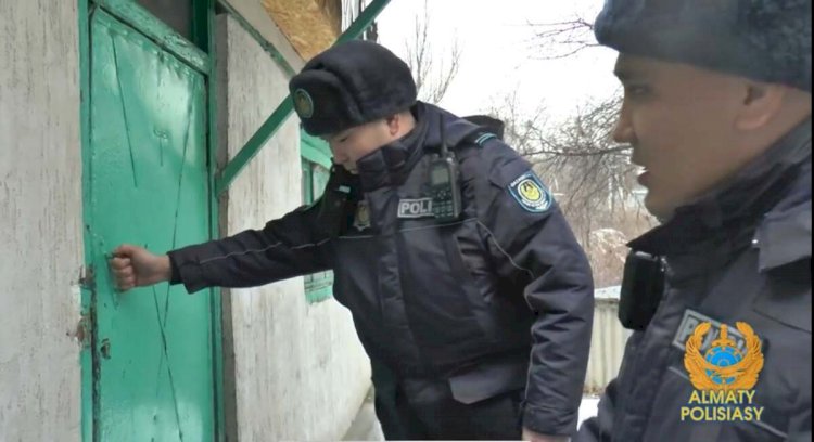 Полицейские Алматы вытащили из петли мужчину