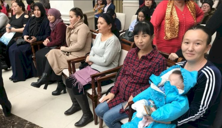 Акимы районов Алматы провели встречи с многодетными матерями