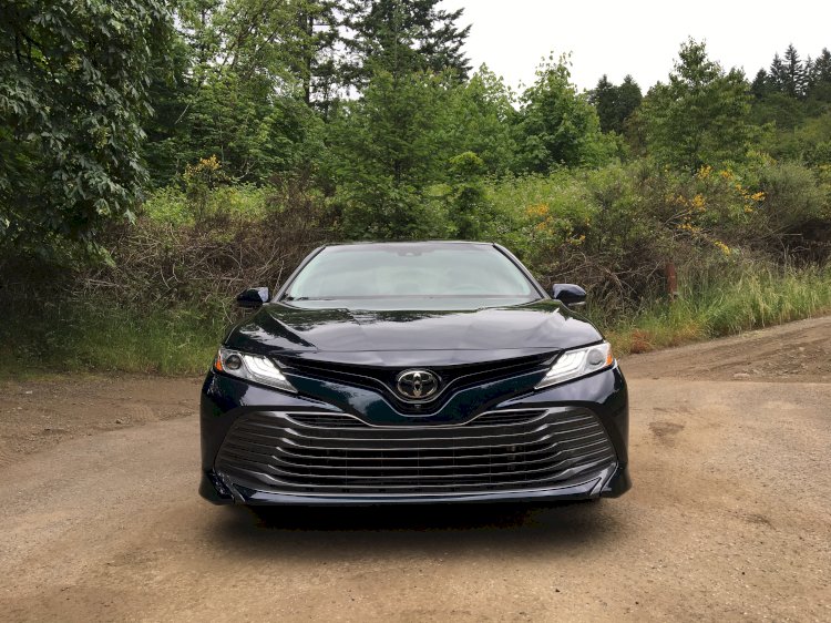 Toyota прекращает продажи Camry в Японии