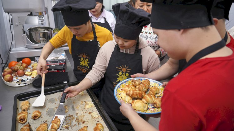 Подростки и молодежь с синдромом Дауна осваивают кулинарное мастерство