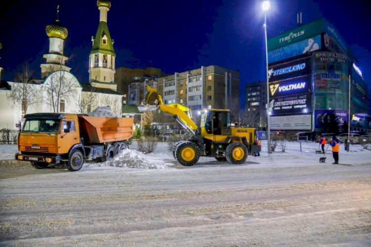 Как в Астане ликвидируют последствия апрельского снегопада