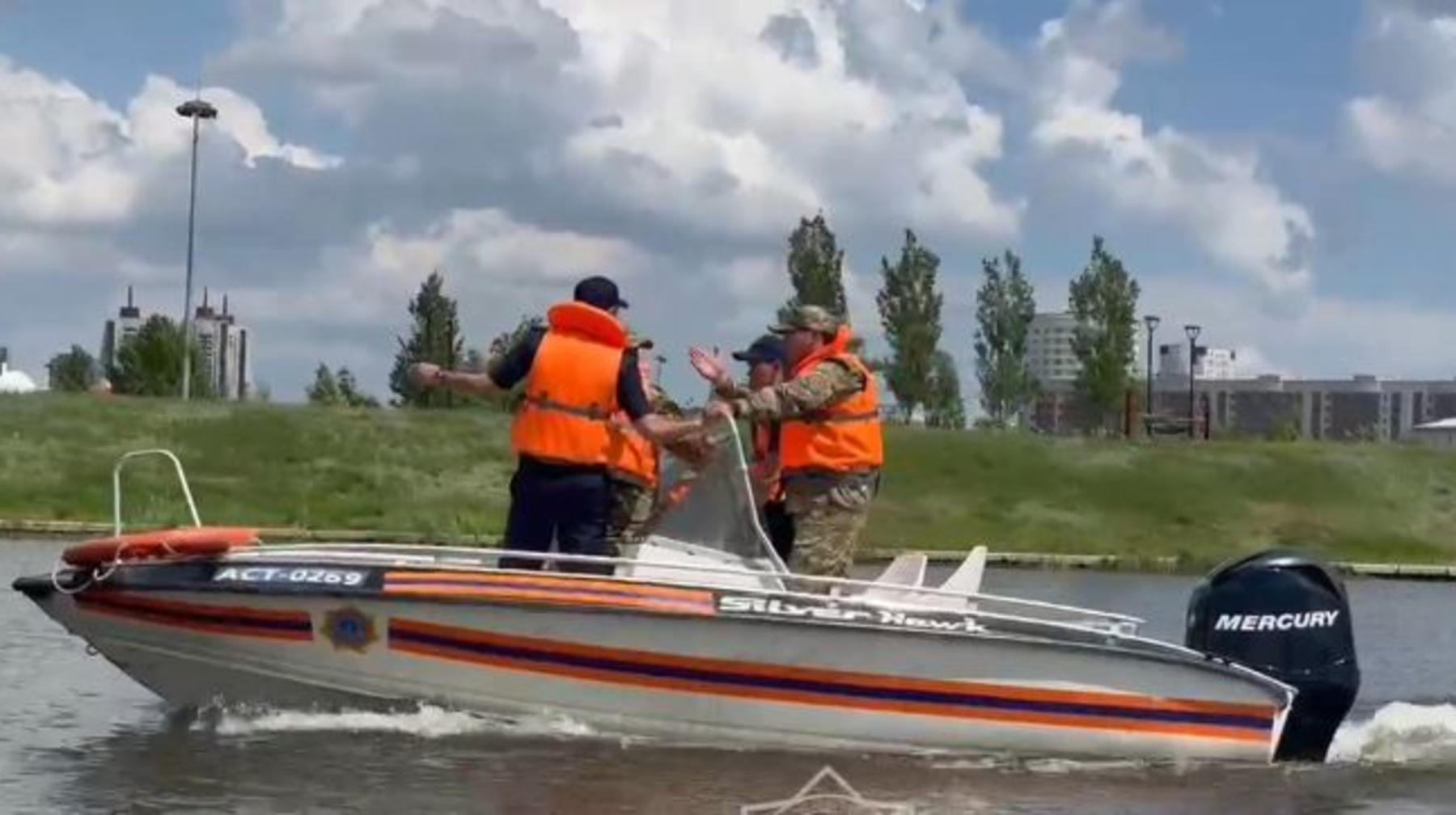 В Каспийском море спасли двух мангистауцев