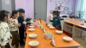 В Алматы внедряют японскую методику: малышей учат быть самостоятельными
