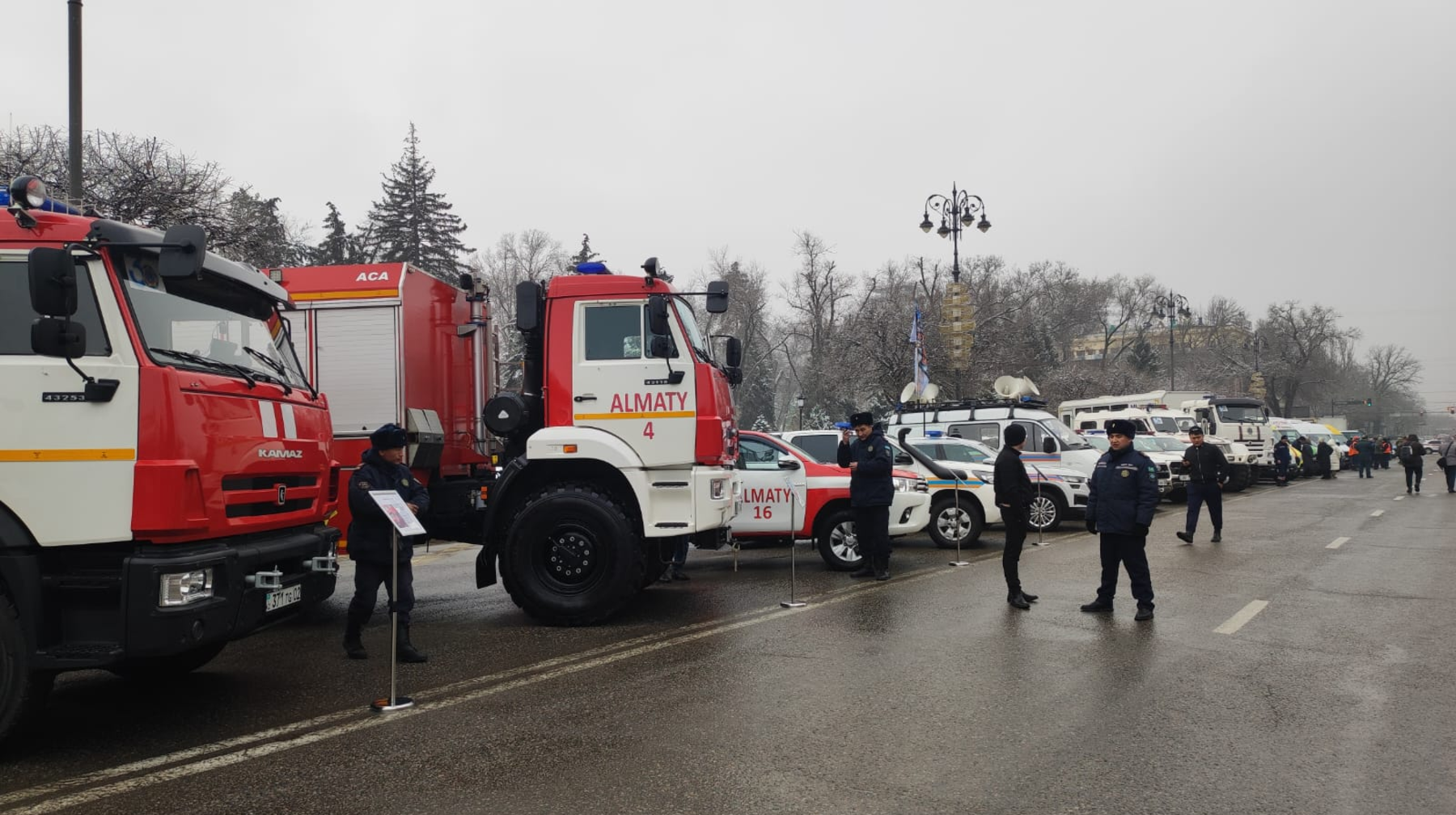 В Алматы продемонстрировали пожарную и спасательную технику