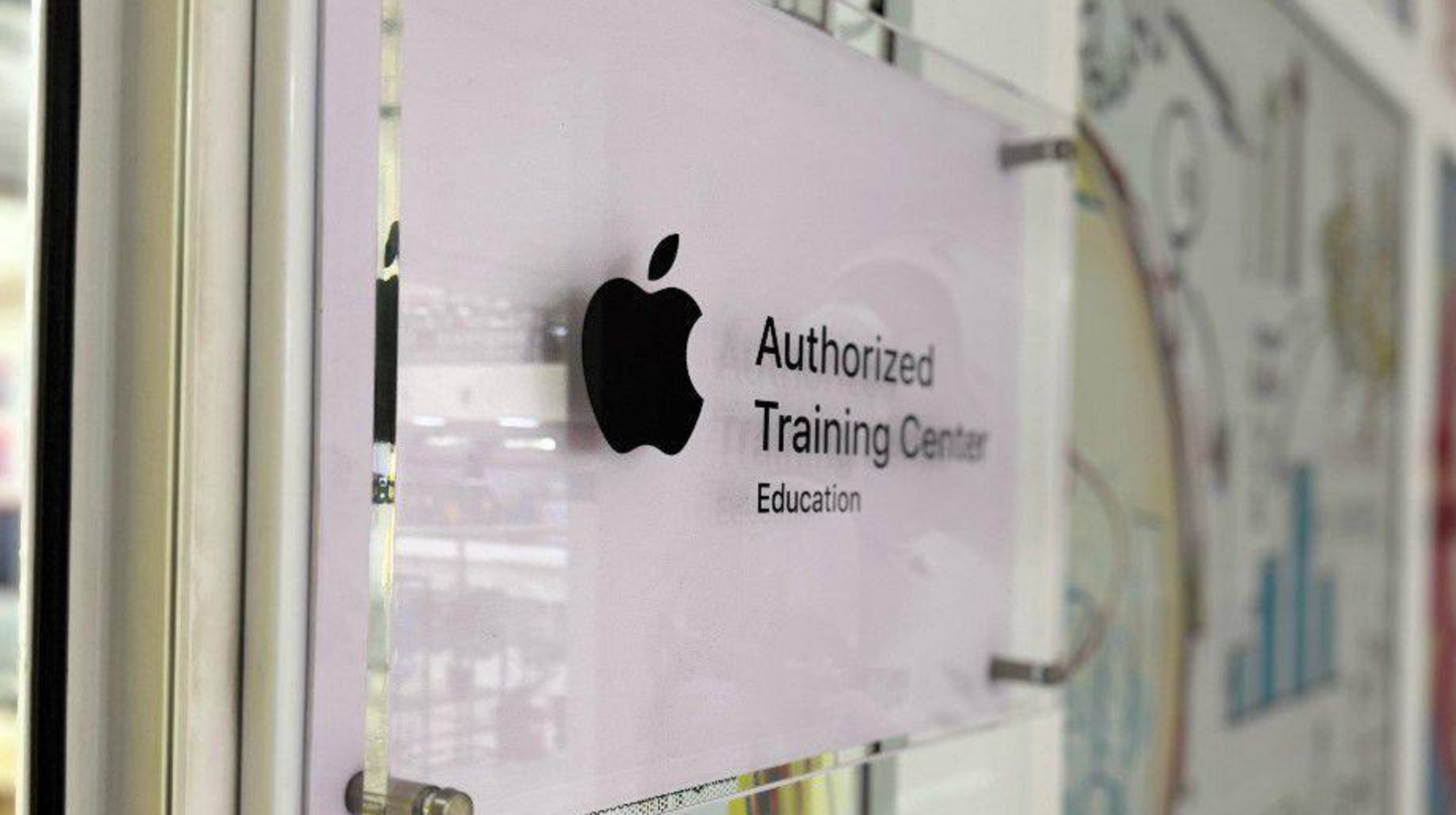 В Казахстане открылся первый в Средней Азии тренинг-центр Apple на базе РФМШ