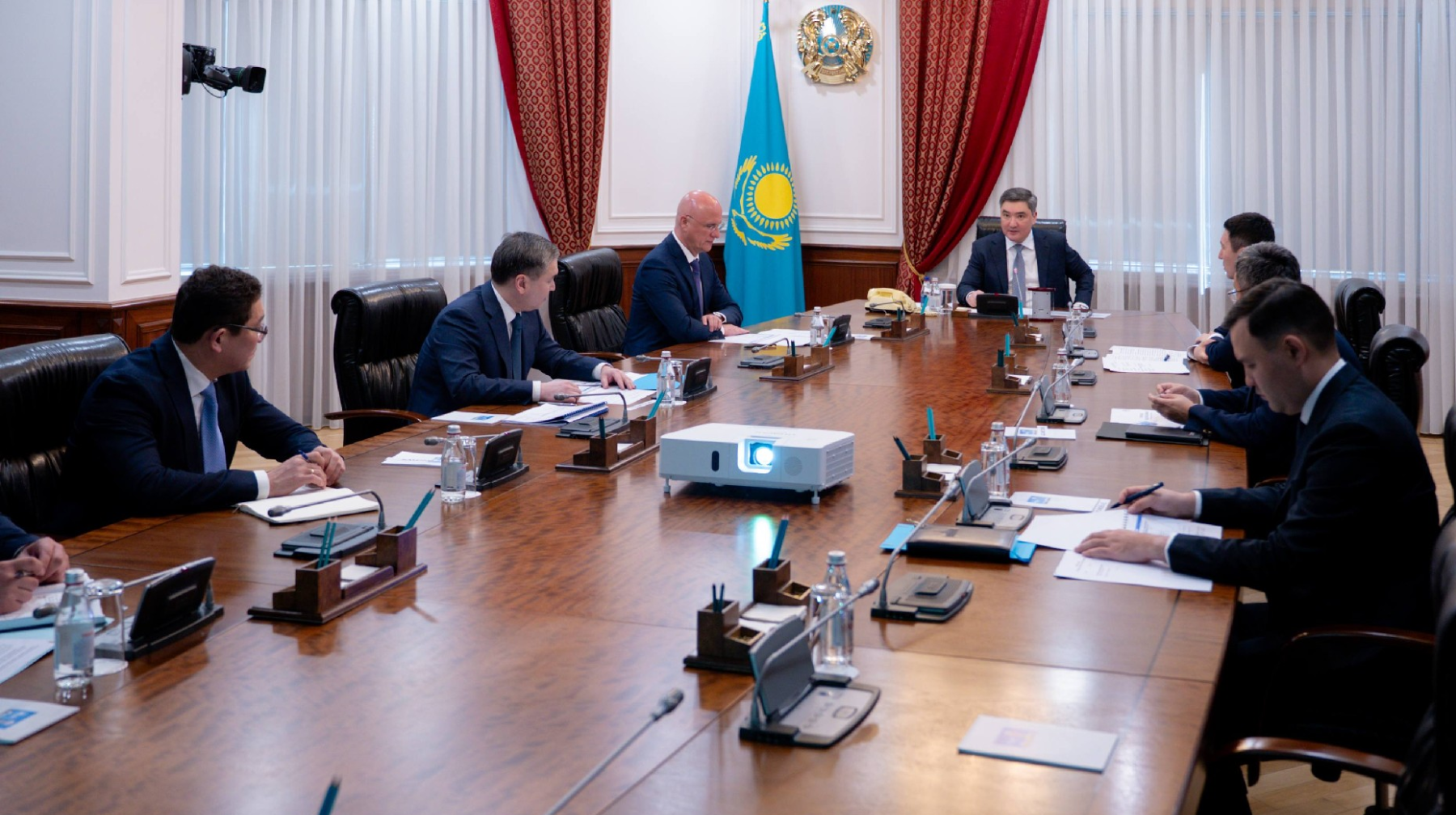 Поручения Президента: Бектенов провел совещание по развитию геологоразведки и недропользования 