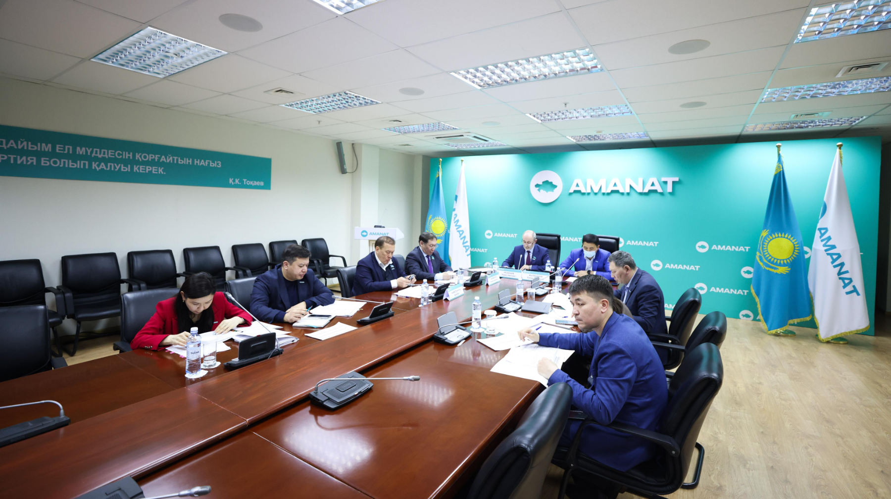 В партии «AMANAT» заслушали отчет о реализации предвыборных обещаний акима Шымкента 