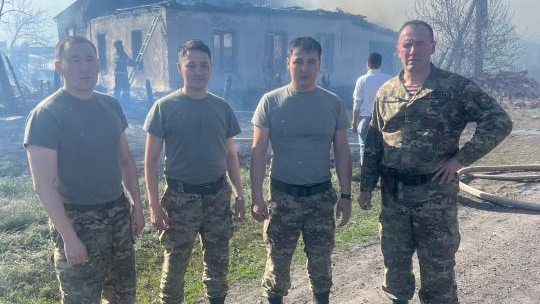 Карагандинские гвардейцы спасли детей из горящего дома