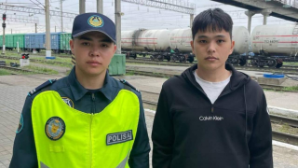 Транспортный полицейский и студент спасли мужчину на станции Костанай