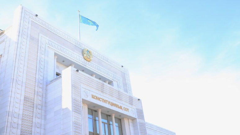 Спор по выплате страховки дошел до Конституционного суда РК