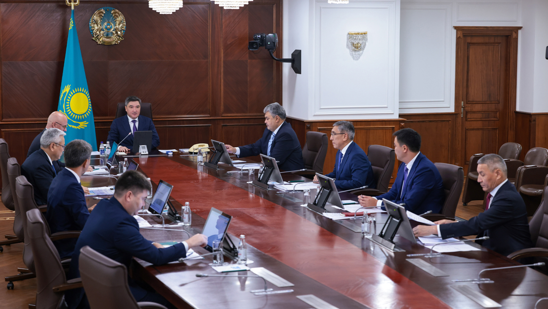 Олжас Бектенов поручил усилить контроль за созданием новых рабочих мест