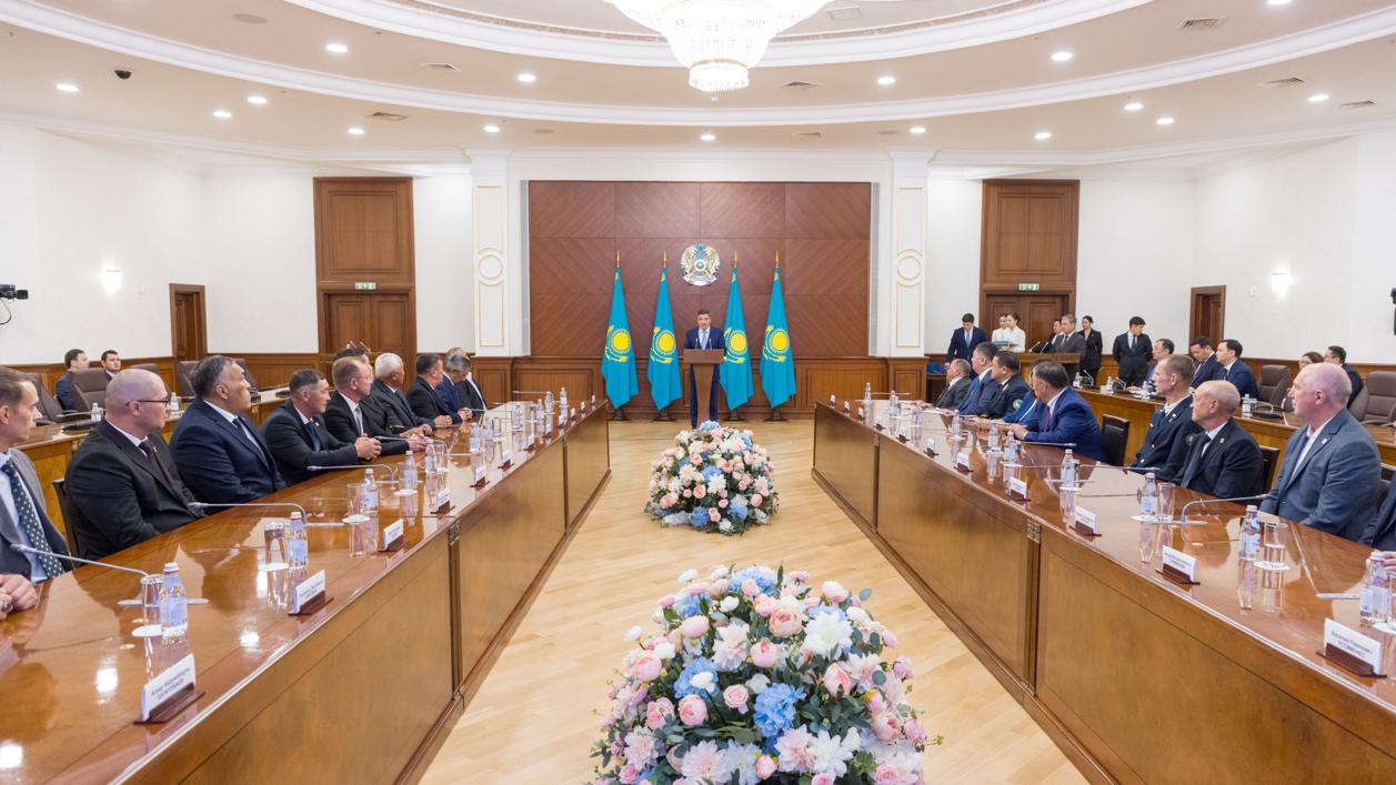 По поручению Президента Казахстана вручены госнаграды работникам транспортной отрасли