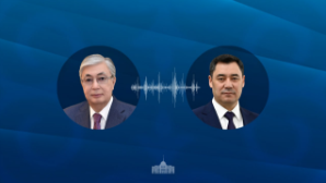 Глава государства провел телефонный разговор с Президентом Кыргызстана