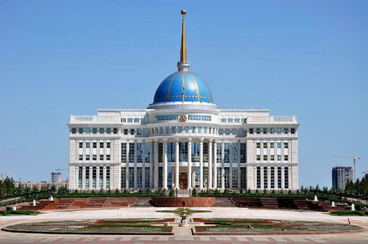 Токаев поздравил казахстанцев с Днем единства