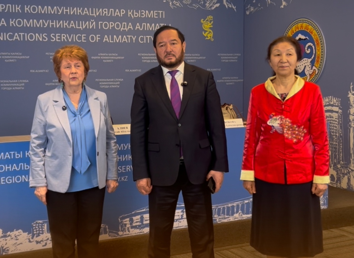 В Алматы представители этно-культурных центров поздравили горожан с Днем единства народа Казахстана