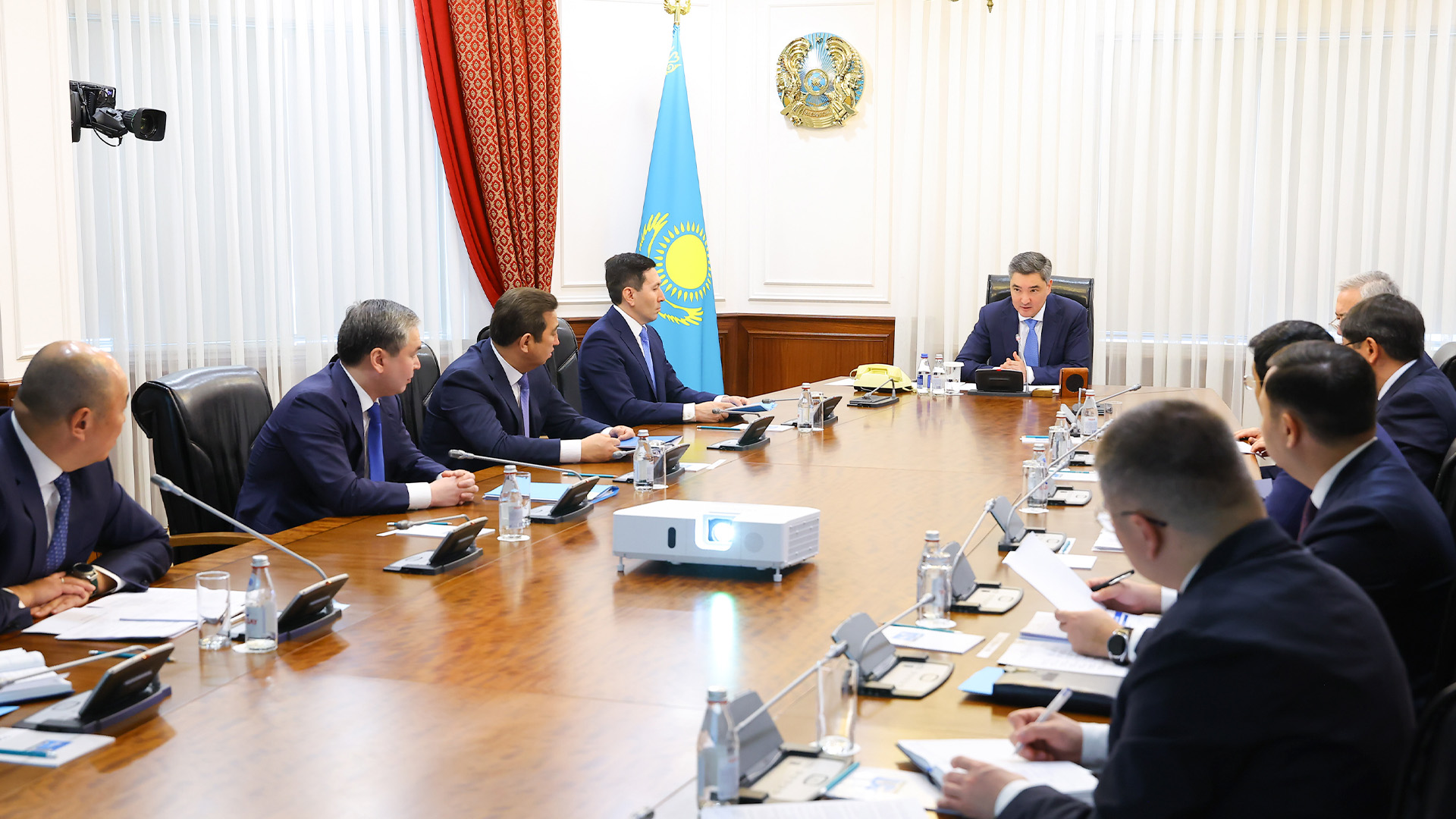Олжас Бектенов поручил пересмотреть подходы к развитию легкой промышленности