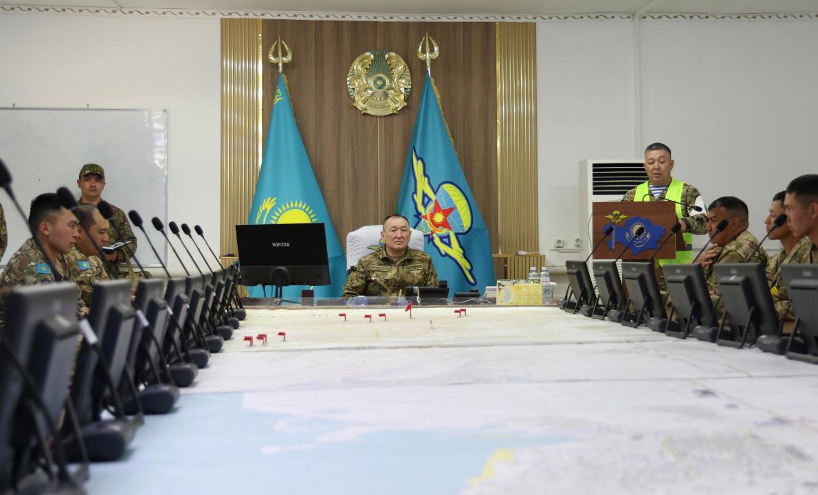 В Минобороны Казахстана обсудили боеготовность войск и обновление вооружения