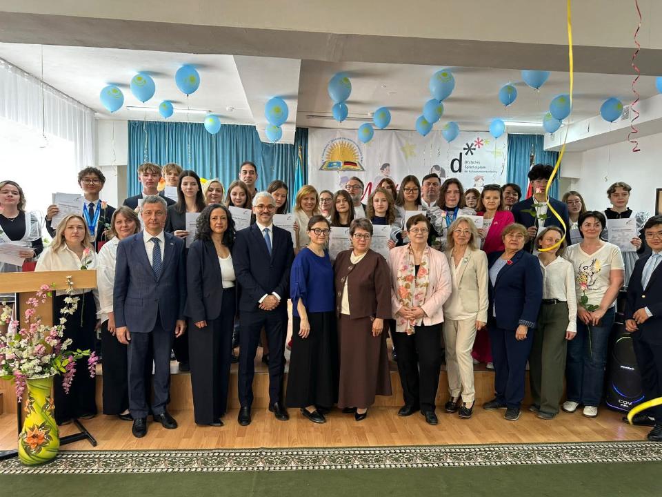 19 столичных выпускников получили возможность бесплатно обучаться в лучших вузах Германии