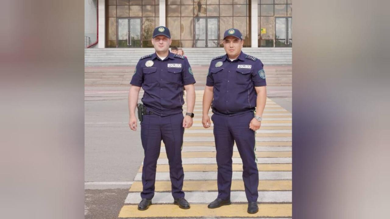 Жители Караганды разыскали и поблагодарили полицейских, спасших ребенка