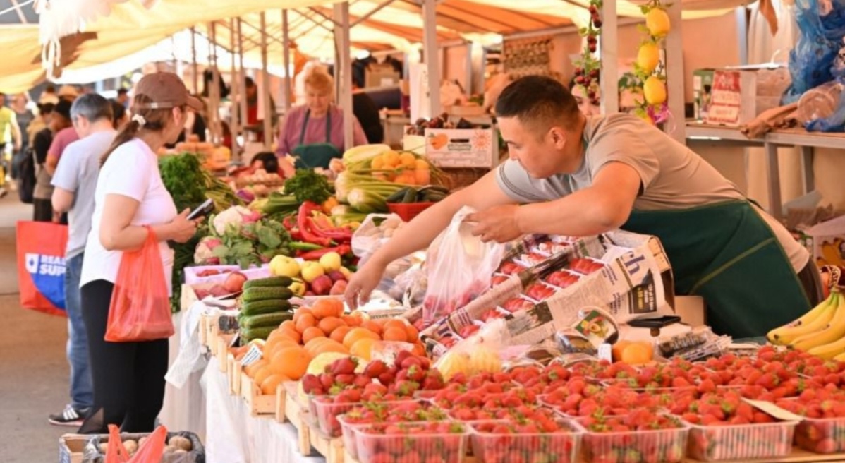 В Алматы стартовал сезон клубники: свежую и проверенную продукцию можно приобрести на ярмарках «выходного дня»