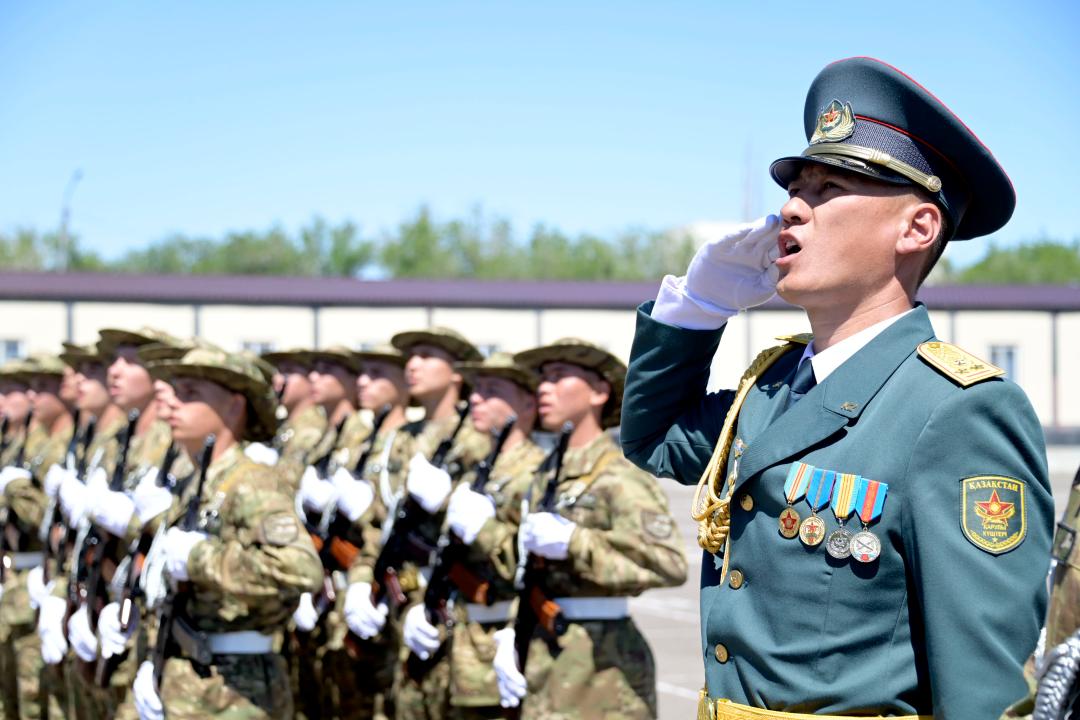 В Казахстане более трех тысяч солдат весеннего призыва приняли Военную присягу