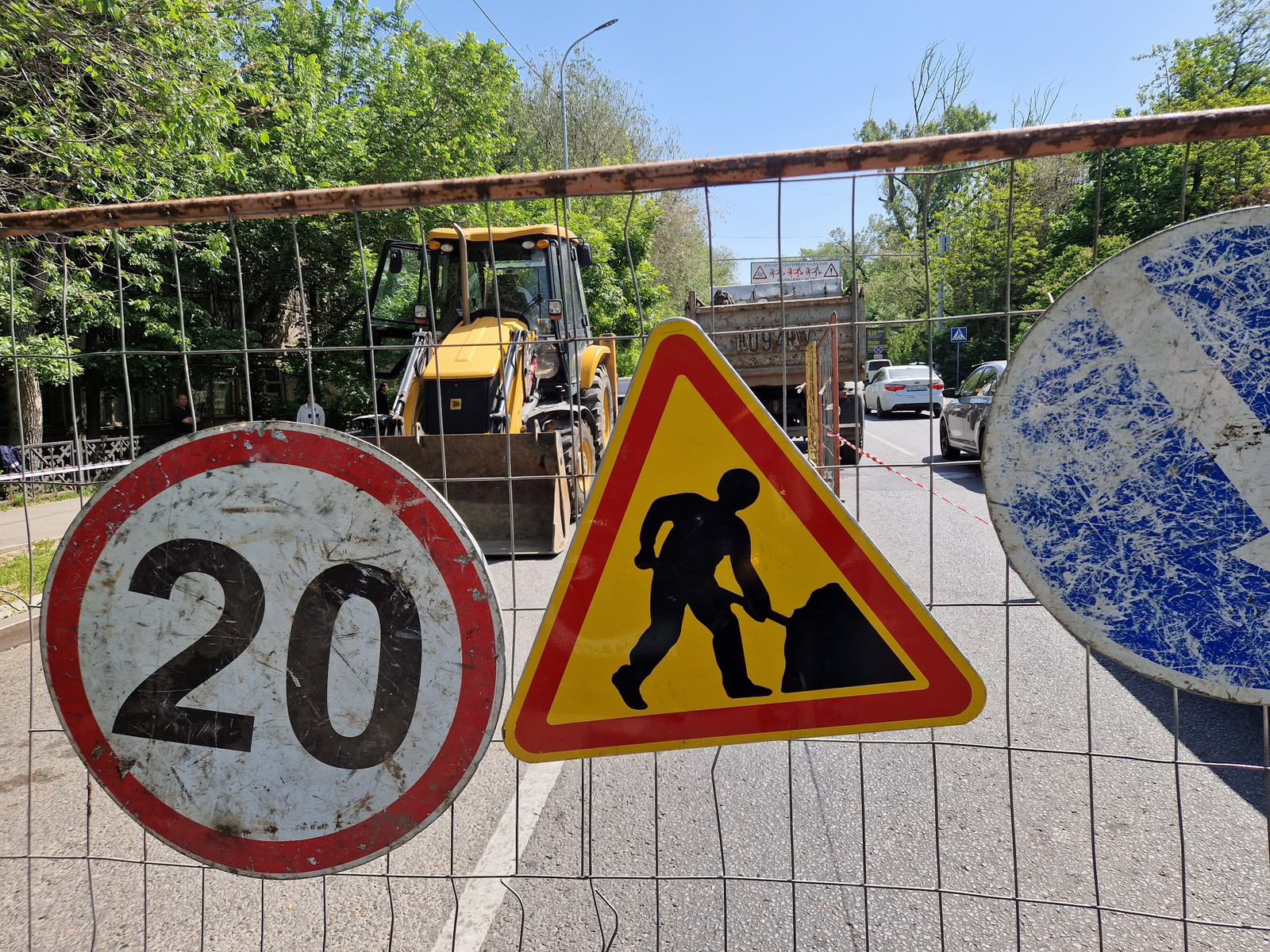 Временно ограничат движение на улице Айнамалы в Алматы