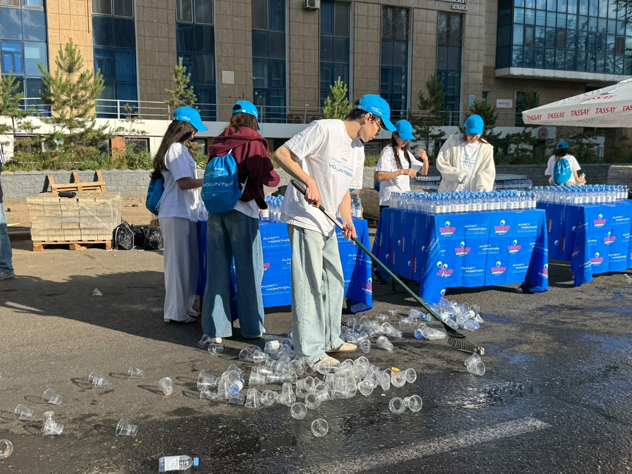 Участники Astana Half Marathon провели плоггинг в поддержку акции «Таза Қазақстан»