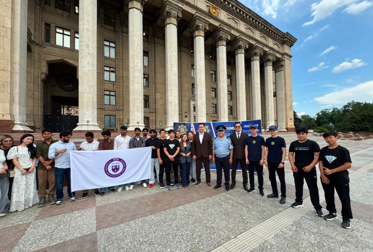 В Алматы прошел масштабный антинаркотический флешмоб «Есірткіге жол жоқ»