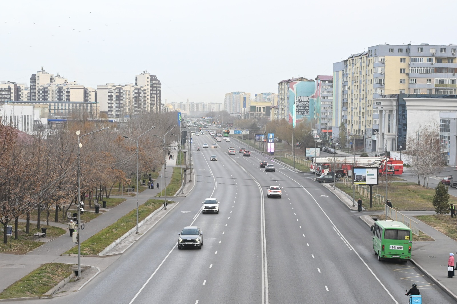 В Алматы по улице Момышулы ограничат движение из-за строительства ЛРТ