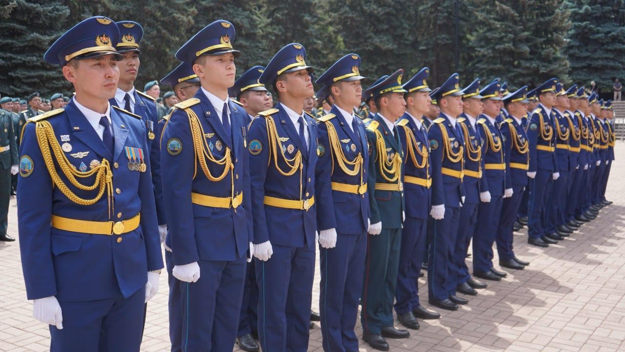 В Алматы состоялся 25-й юбилейный выпуск офицеров Военно-инженерного института радиоэлектроники и связи