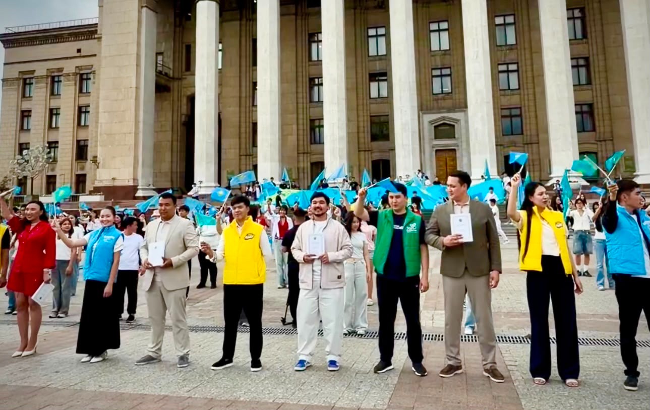 Более 2 тыс. молодых алматинцев приняли участие в акциях в честь вступления в силу новой Конституции
