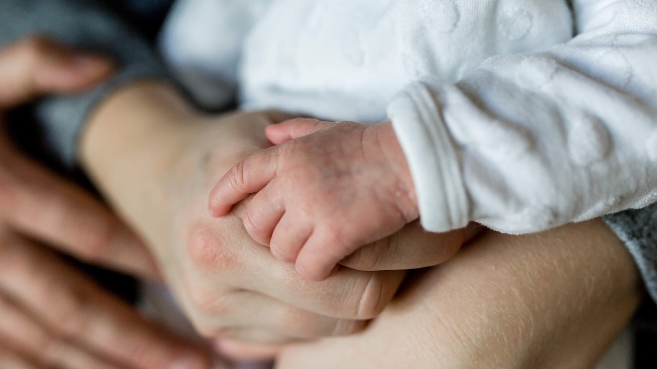 857 детей родились в Казахстане в день вступления в силу новой Конституции