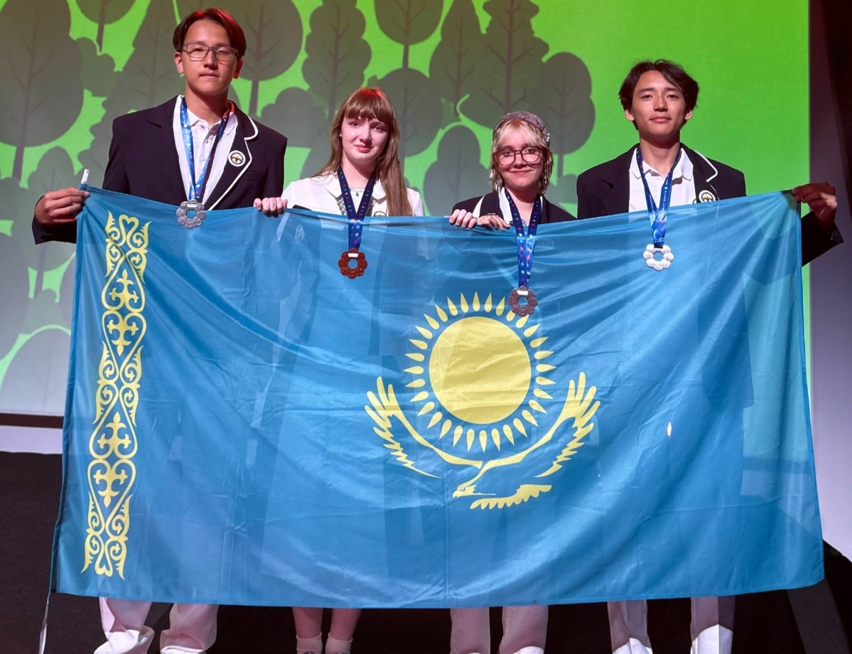 Сборная Казахстана выиграла три серебра и бронзу на Международной биологической олимпиаде