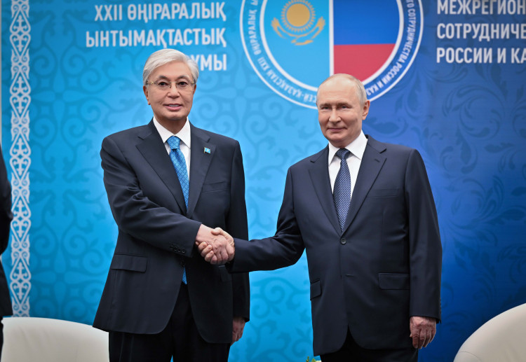 Токаев провел встречу с Путиным