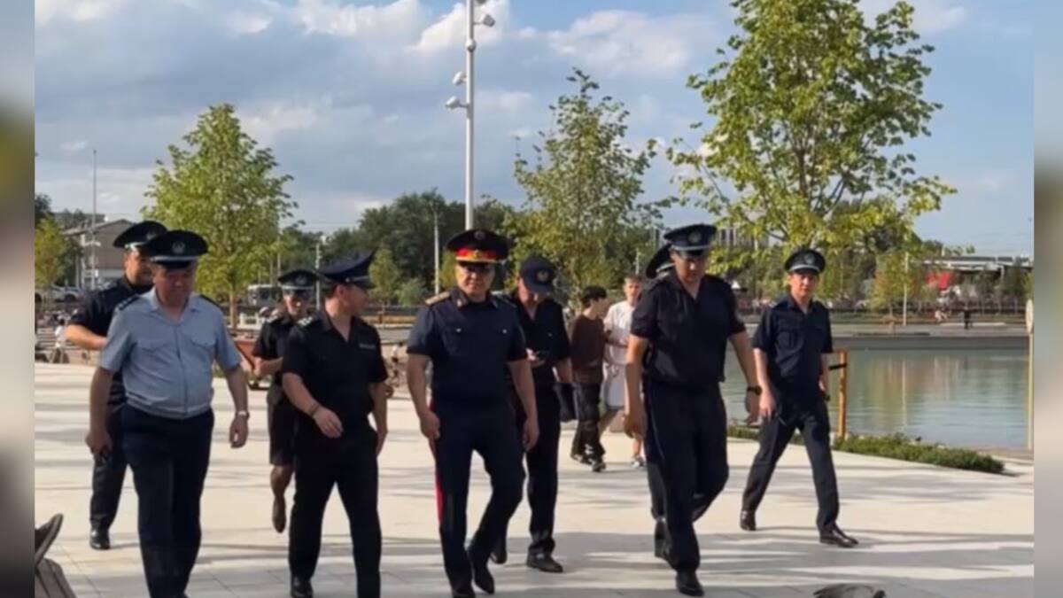 Начальник ДП Алматы ознакомился с обеспечением безопасности в Ауэзовском районе