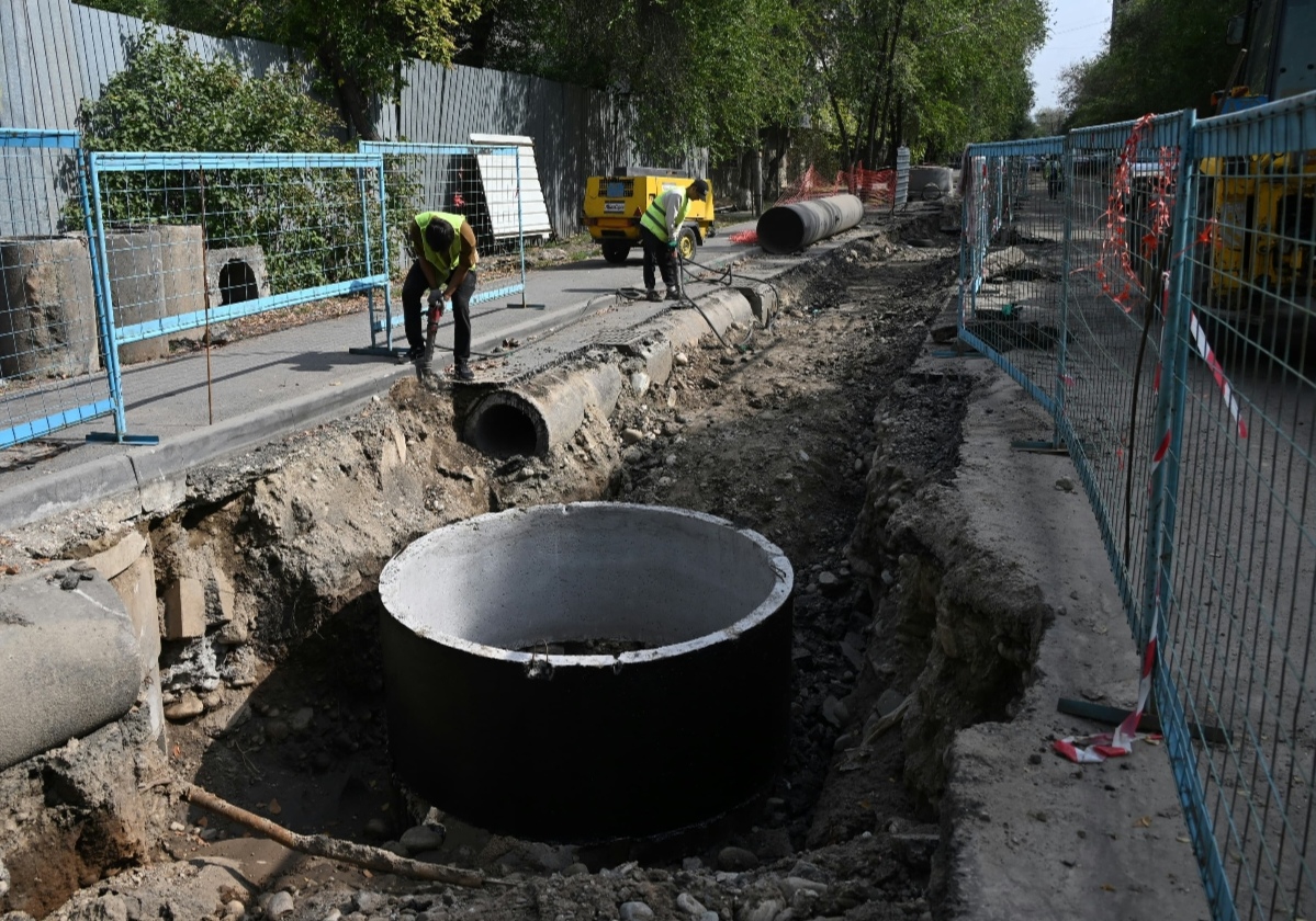 В Жетысуском районе Алматы обновляют более 8 км водопроводных и канализационных сетей