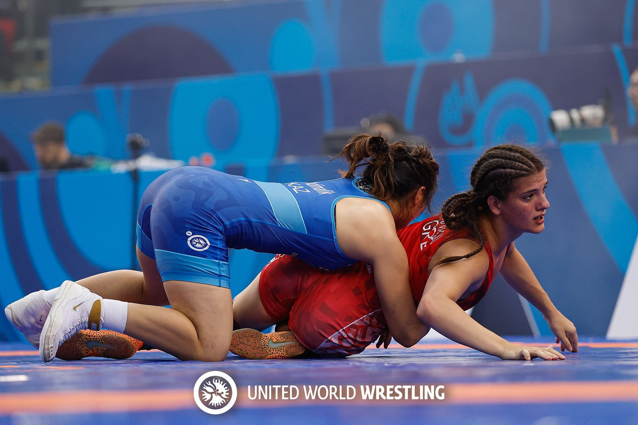 Казахстанка завоевала серебро на чемпионате мира U17 по женской борьбе