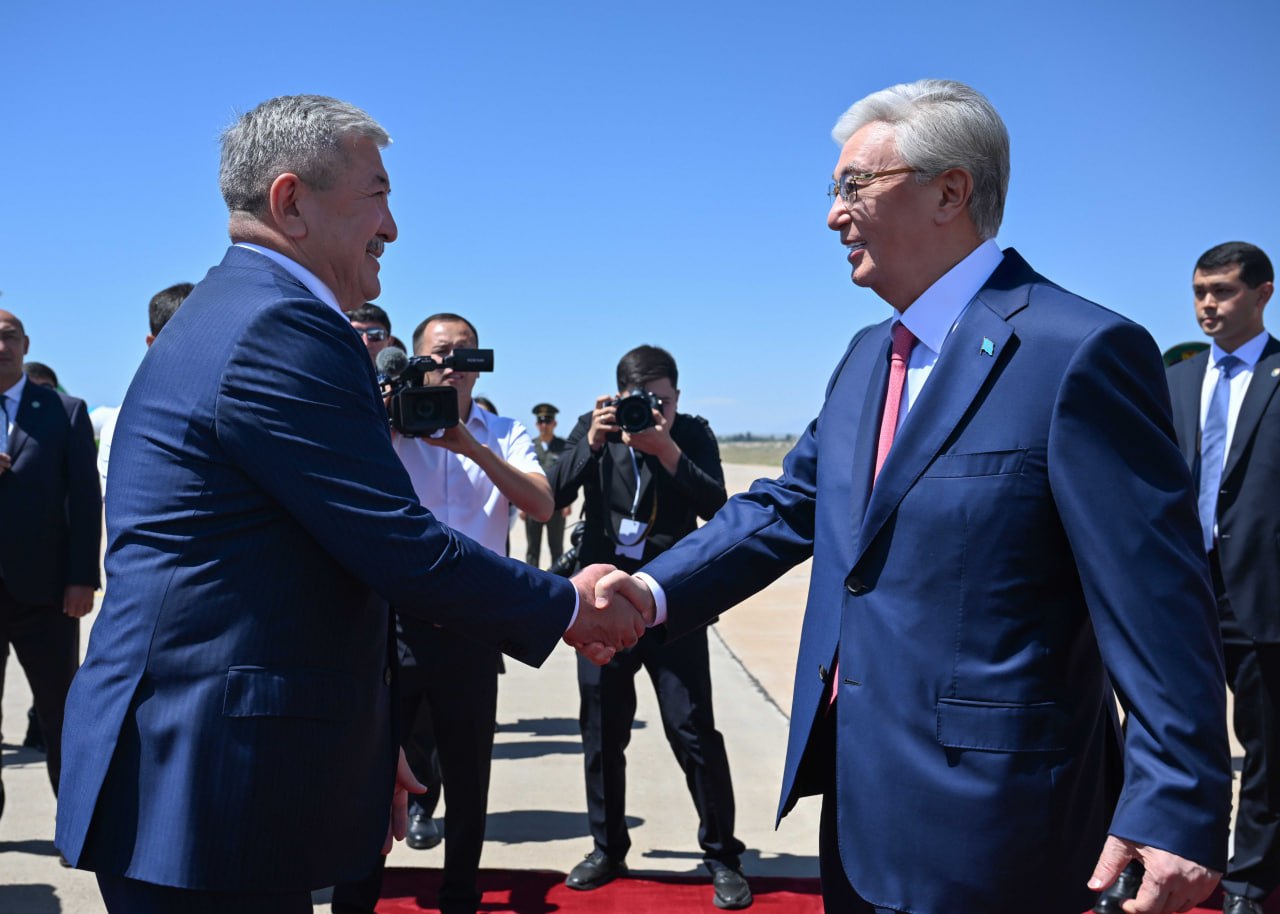 Президент Казахстана прибыл в Чолпон-Ату