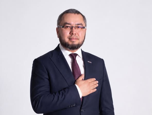 Личная свобода и чувство меры: Шерзод Пулатов призвал казахстанцев к культуре поведения в общественных местах